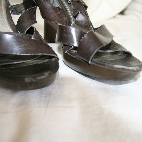 Bandolino 8 Brown strappy open toed sandal heel - Picture 7 of 8